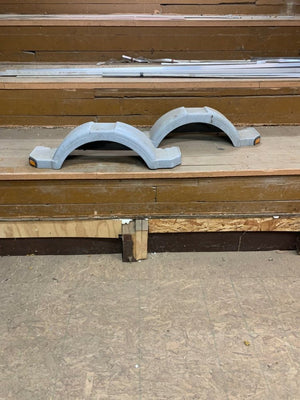 USED POLY HDPE SINGLE AXLE FENDER WITH STEPS FOR BOAT TRAILER, GRAY, WITH REFLECTOR - 9"X25"X9"