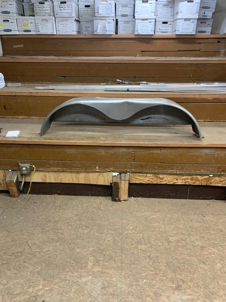 USED ALUMA SMOOTH TANDEM AXLE FENDER, INTEGRATED BACKER, REMOVABLE, DENTED, 10"X66"X15"